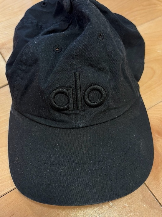 ALO Yoga Accessories - ALO Yoga Black Embroidered Baseball Cap